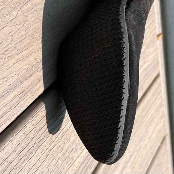 Eric Michael Black Suede Ankle Boots Sleek and Comfortable - Picture 7 of 8